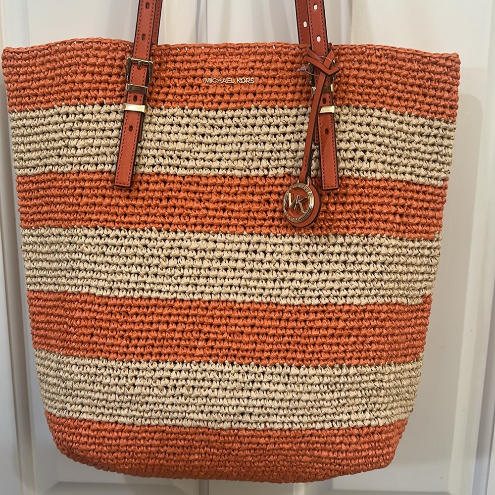 Michael Kors Quinn Tote - Picture 2 of 7